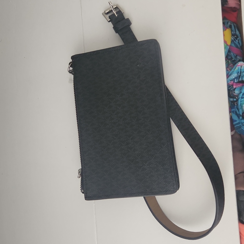 Nwot Michael kors belt bag with chain